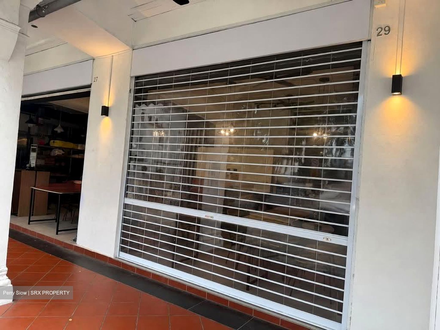 Mackenzie Road (D9), Retail #587094071